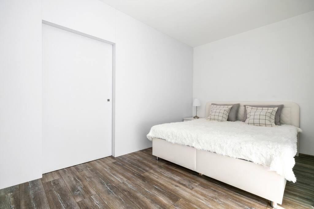 Alure Residences 1 & 24H Self Check-In, Free Parking In Front Of The Apartment Building, New Building, Terrace, Cafe With Breakfast In The Apartment Building, Next To The Aqua Park بانْشكا بيشتريتْسا المظهر الخارجي الصورة