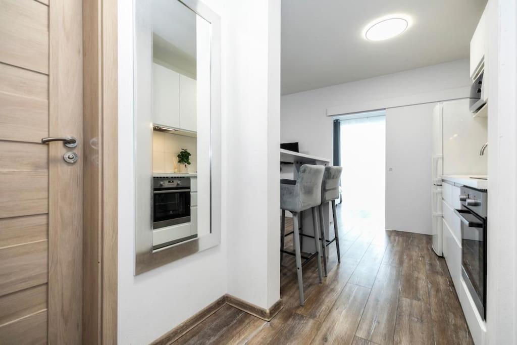 Alure Residences 1 & 24H Self Check-In, Free Parking In Front Of The Apartment Building, New Building, Terrace, Cafe With Breakfast In The Apartment Building, Next To The Aqua Park بانْشكا بيشتريتْسا المظهر الخارجي الصورة